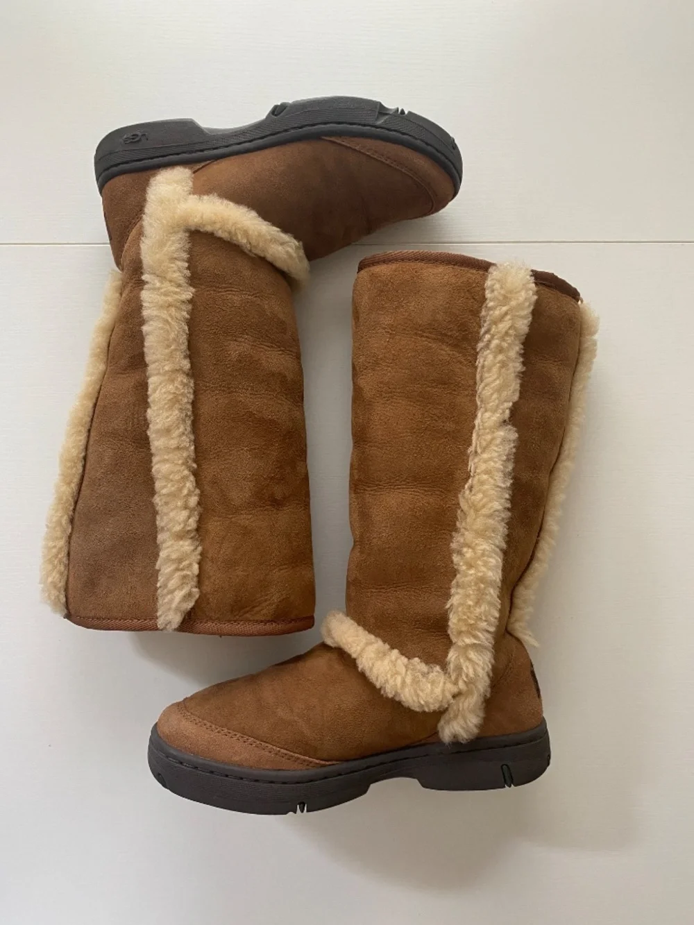 UGG Australia Sunburst Tall Boots In Chestnut Shearling Lined Size W6
